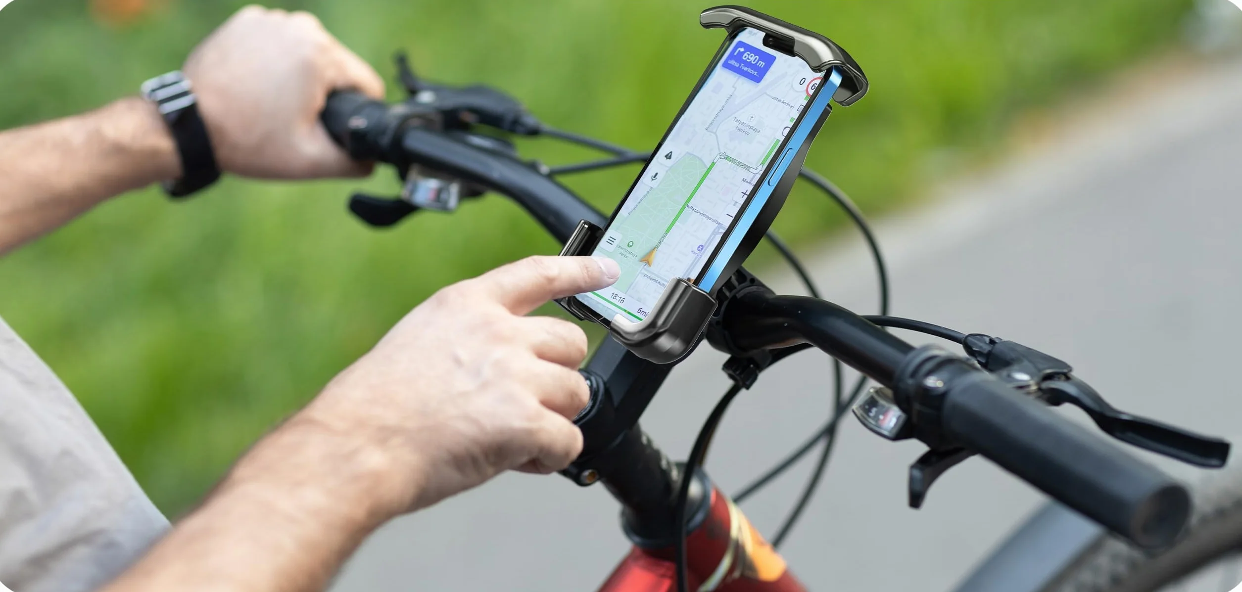 KRUMAD Uchwyt na Telefon do Roweru, Pasuje do Telefonów 5,5”–6,9”, Uniwersalny, Bezpieczny i Wytrzymały, Regulowany Kąt Nachylenia, Uchwyt na Rower, Motocykl i Hulajnogę Elektryczną