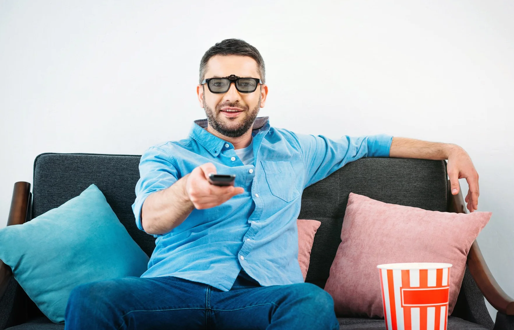 2-częściowy zestaw okularów 3D Clip-On uniwersalne pasywne okulary 3D dla osób noszących okulary, kompatybilne z wieloma różnymi urządzeniami